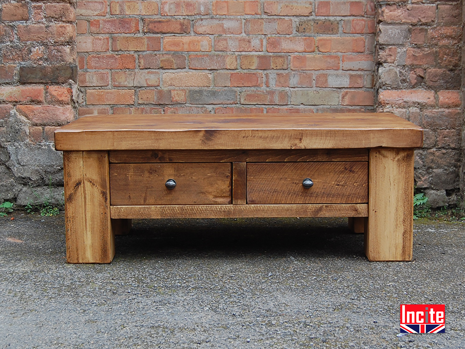 Pine coffee table with shop drawers